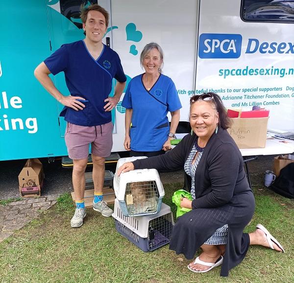 Pet owners with the SPCA Mobile Desexing Clinic