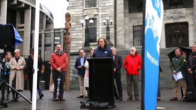 Petition to protect the ban on live exports handed over at Parliament